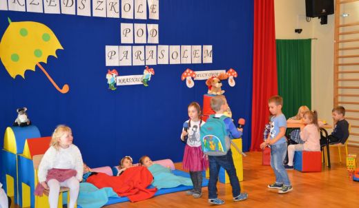 "Przedszkole Pod Parasolem" -  przedstawia...