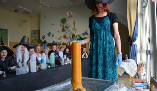 Magia i  czary w klasach pierwszych - czyli warsztaty Chemik
